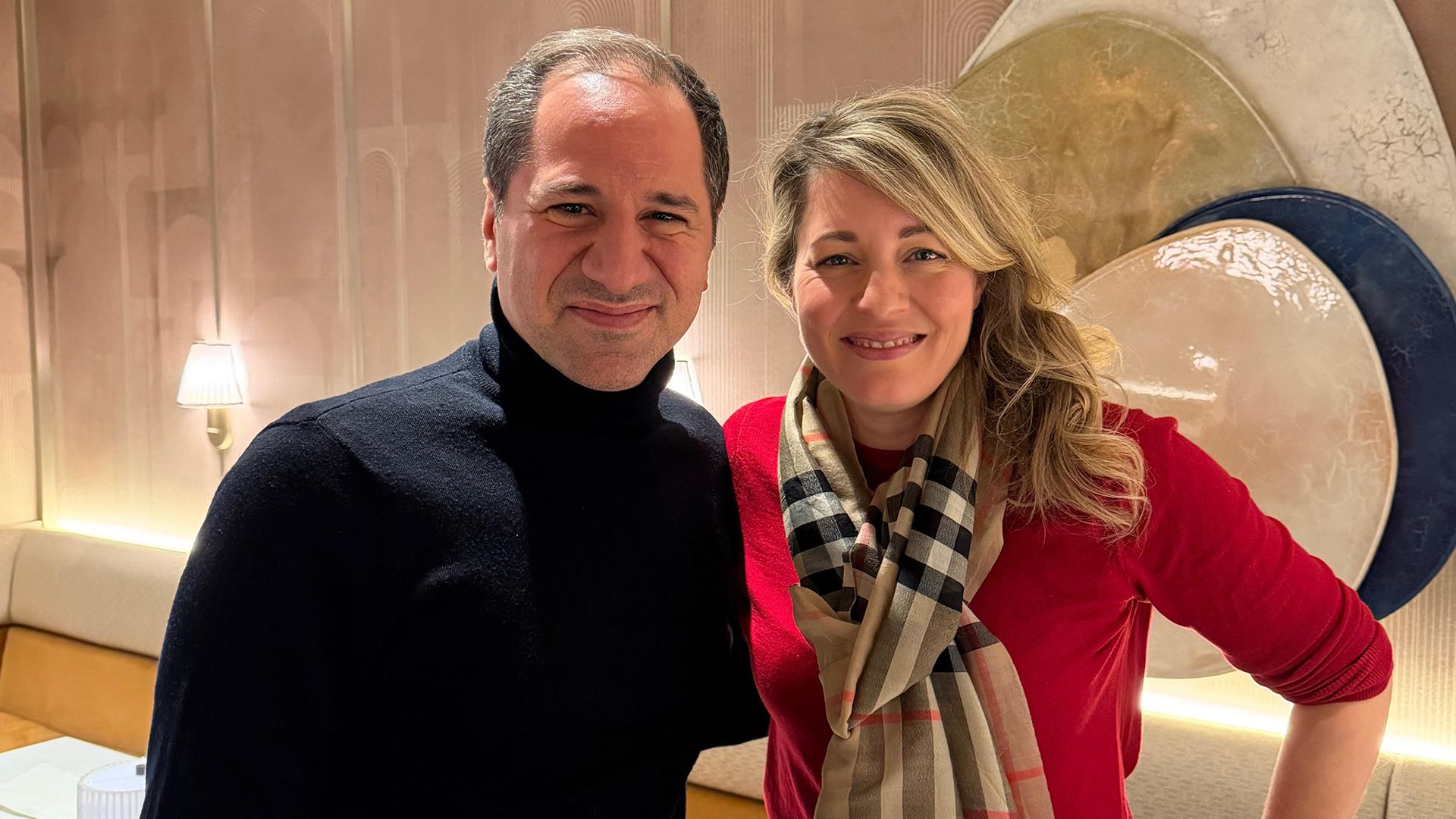 الجميّل يواصل زيارته كندا ولقاء في مونتريال مع وزيرة الصناعة والوزيرة السابقة للخارجيّة ميلاني جولي